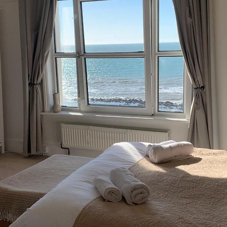 Beach View, 4 Bedroom House Opposite The Sea! Sleeps 10 แซนด์เกต ภายนอก รูปภาพ