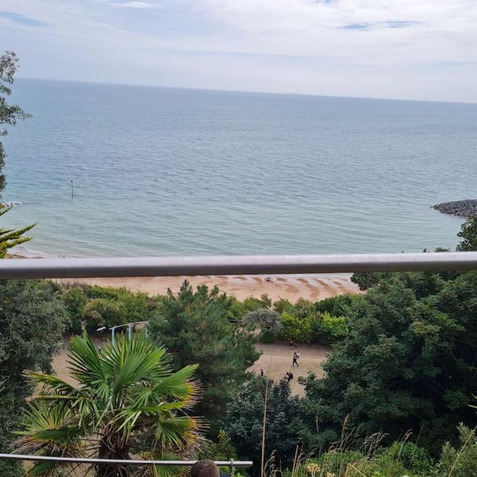 Beach View, 4 Bedroom House Opposite The Sea! Sleeps 10 แซนด์เกต ภายนอก รูปภาพ