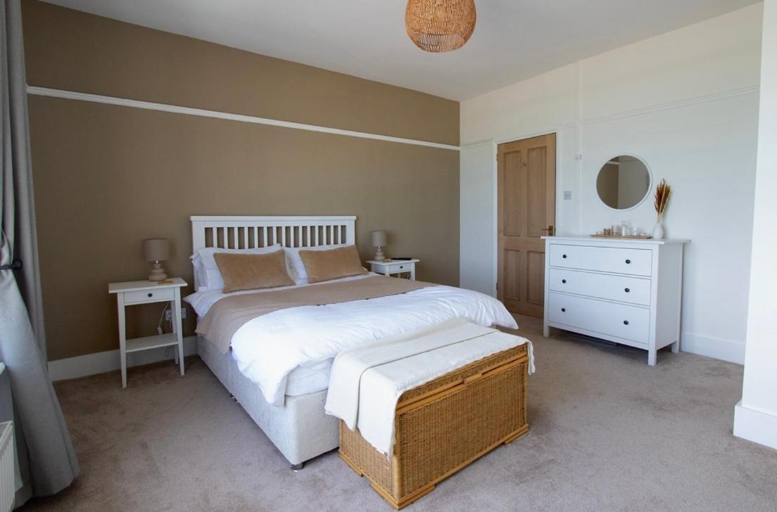 Beach View, 4 Bedroom House Opposite The Sea! Sleeps 10 แซนด์เกต ภายนอก รูปภาพ