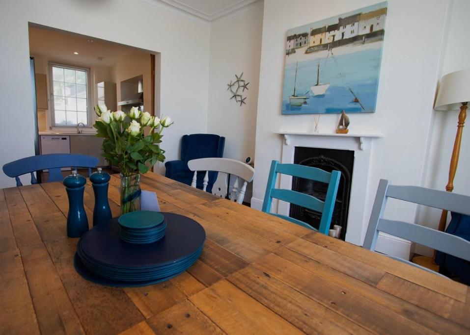 Beach View, 4 Bedroom House Opposite The Sea! Sleeps 10 แซนด์เกต ภายนอก รูปภาพ